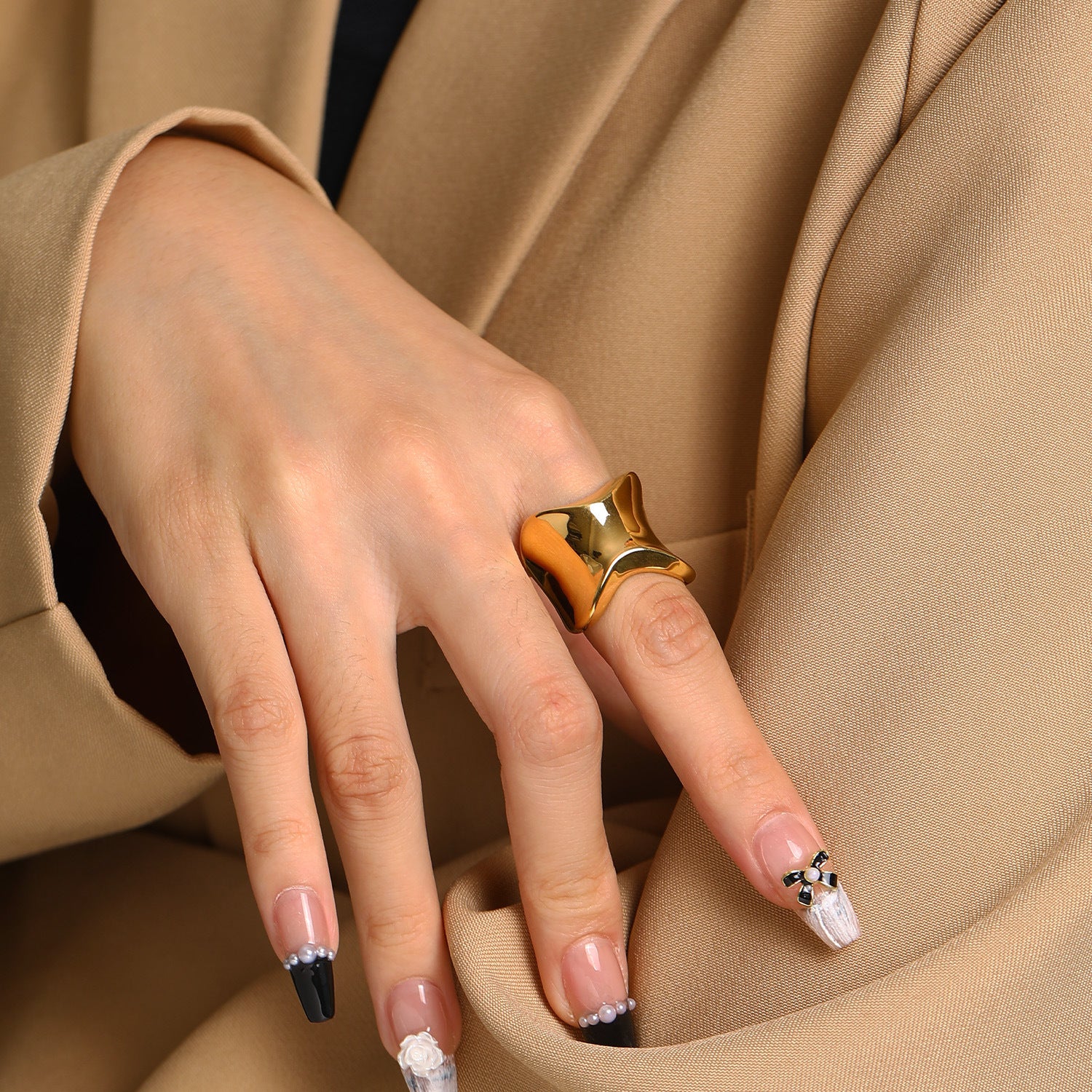 Wholesale Modern Concave Curved Titanium Steel Ring for Women 18k Gold Plated Ring